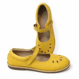 MINI BODEN Yellow Leather Mary Jane Flats with Perforated Detail 39